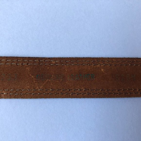 Black leather belt with silver accents size medium - Picture 6 of 6